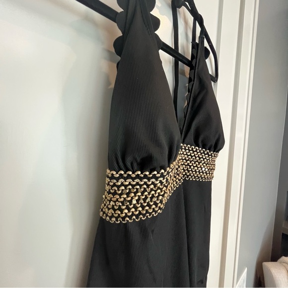 Gold Contrast-Stitching Scalloped Halter One Piece Swimsuit - Picture 6 of 15